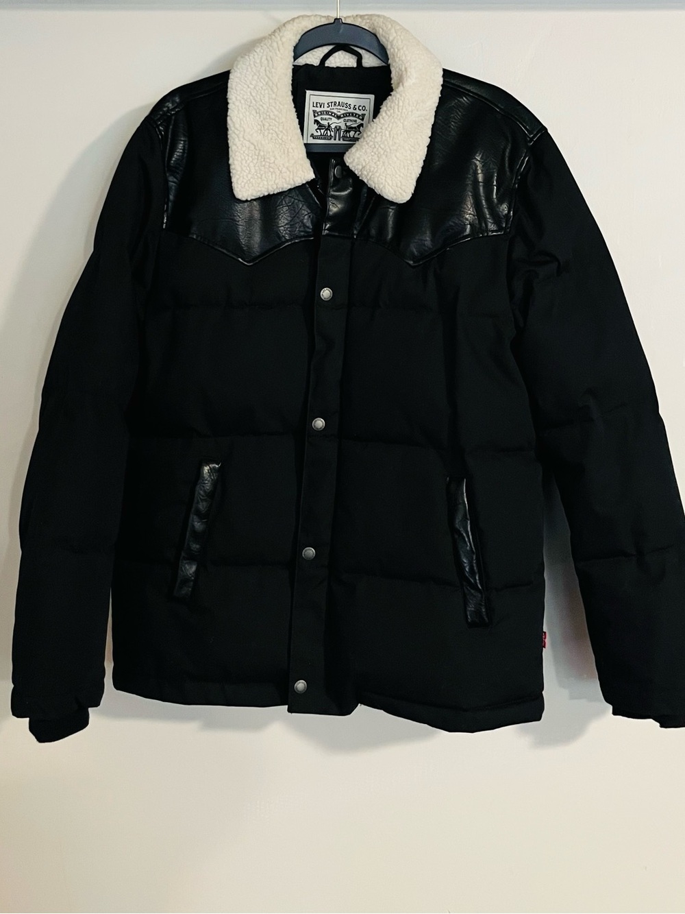 Levi’s Men’s Out West Mixed Media Black Puffer Jacket Size M